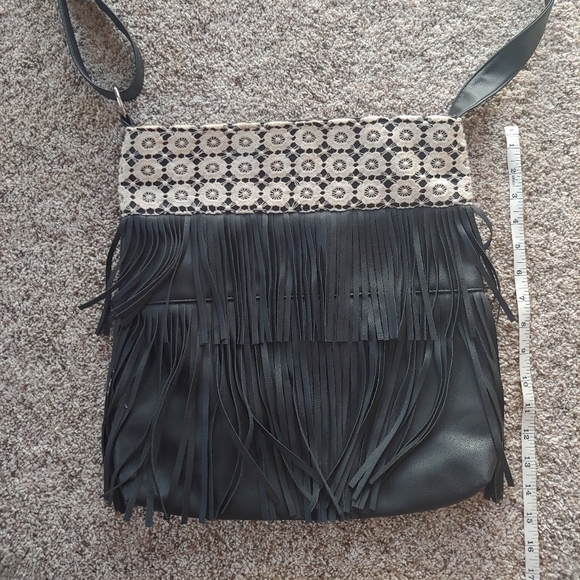 Black fringe with lace purse - Picture 3 of 4
